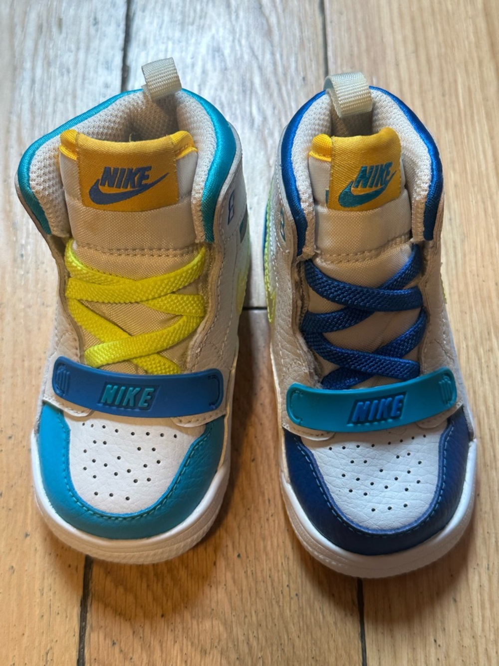 90’s Retro-like Nike Kids High-Top Sneakers